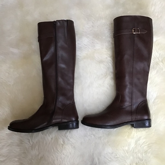 Italian Shoemakers Shoes - New without tags, Italian Shoemakers brown boots.